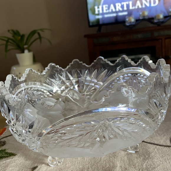 Beautiful Footed Lead crystal bowl - Picture 1 of 5